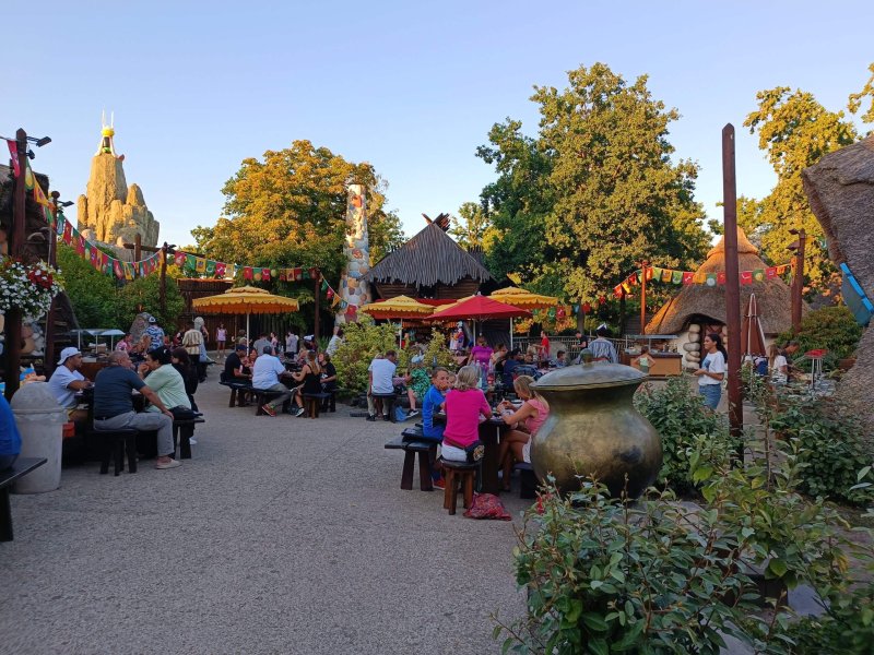 Banquet Gaulois Parc Asterix buffet village