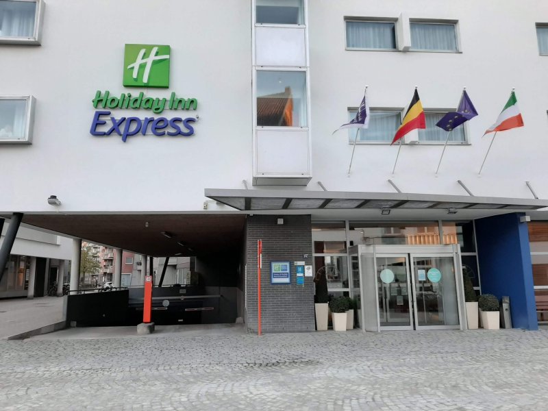 Holiday Inn Express Mechelen City Centre entrance