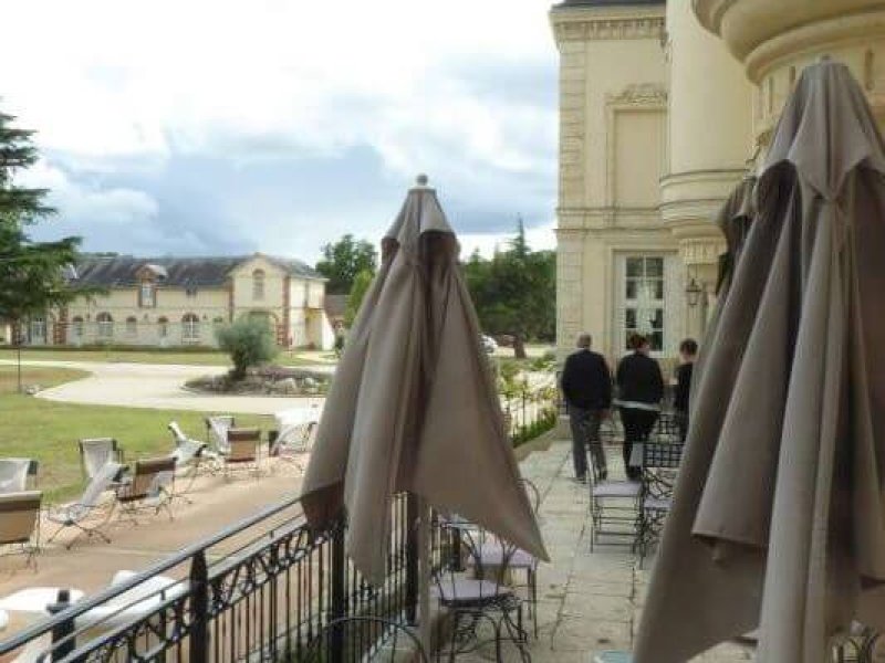 Hotel Le Mans Country Club terrace