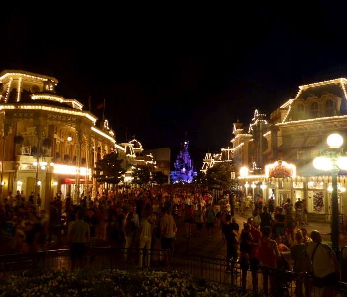 Main_Street_USA_Disneyland_Resort_Paris