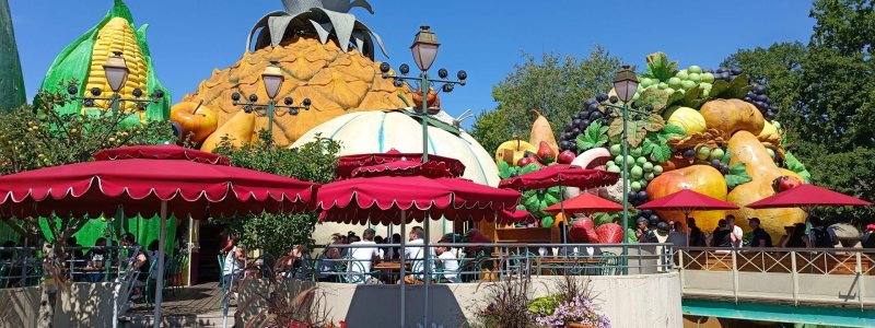 Parc Asterix Restaurant du Lac terrasse